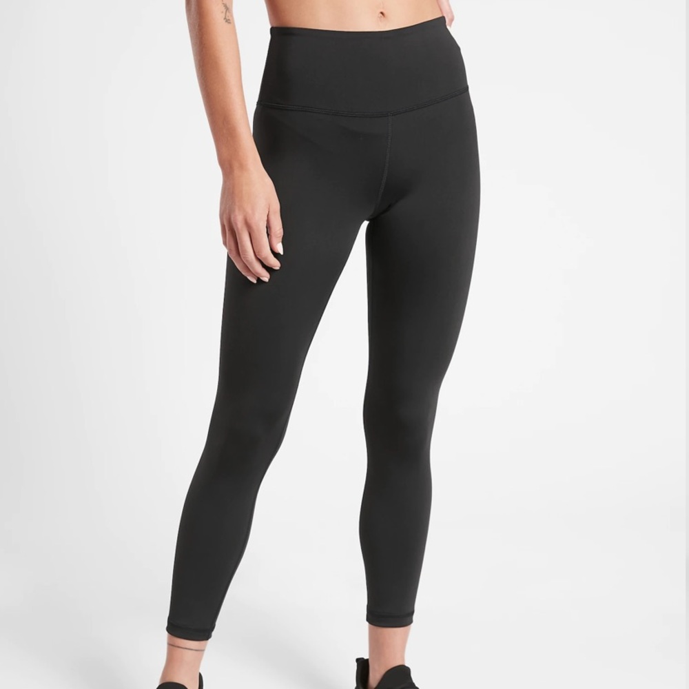 Small Athleta Capri leggings, great condition!